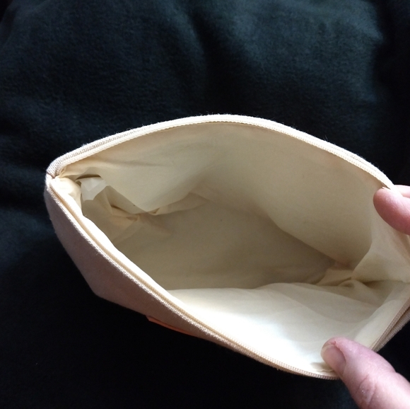 💚$5 or 3/$10 NWOT Cosmetic bag - Picture 5 of 8